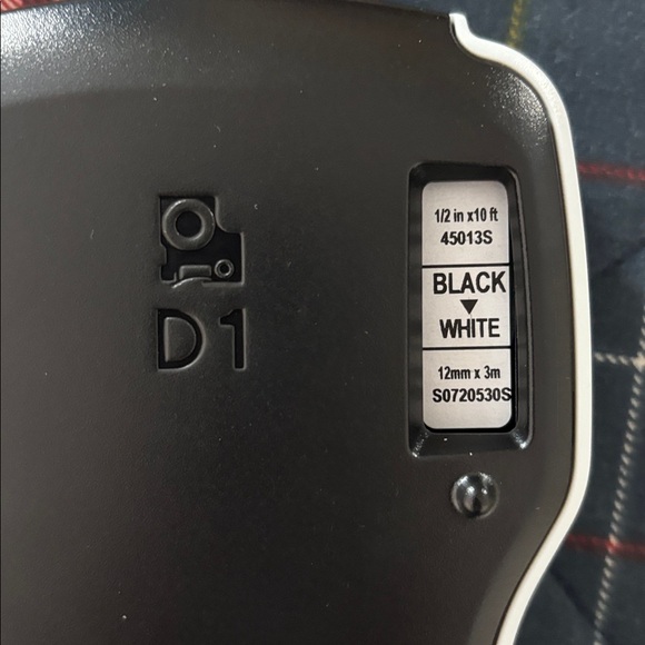 Dymo LabelManager 160 Handheld Label Maker - Black - Picture 6 of 7